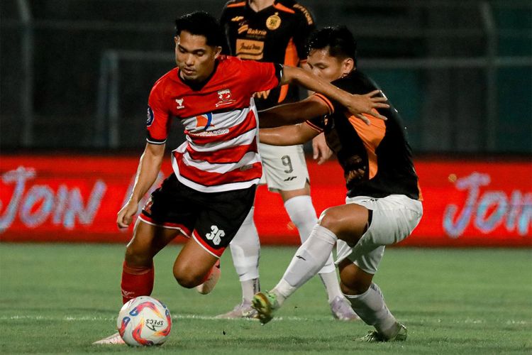 Attachment for Update Klasemen Liga 1: Madura United Lepas Zona Degradasi, Persija Jakarta Terpuruk Setelah Rizky Ridho Berangkat Umroh