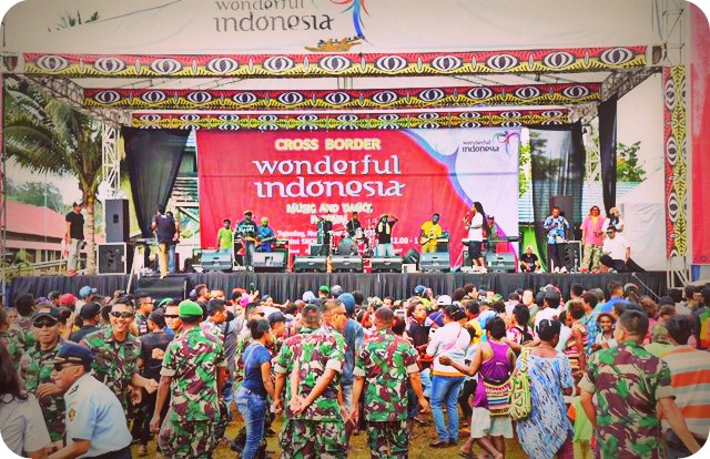 1800%2BWarga%2BIndonesia%2Bdan%2BPNG%2BPadati%2BPenutupan%2BCross%2BBorder%2BWonderful%2BIndonesia.JPG