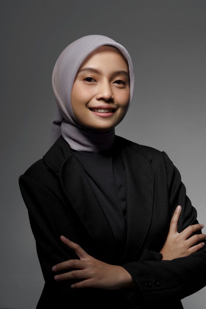 7-Contoh-Foto-Close-Up-untuk-Melamar-Kerja-yang-Baik-dan-Benar_7-683x1024.jpg