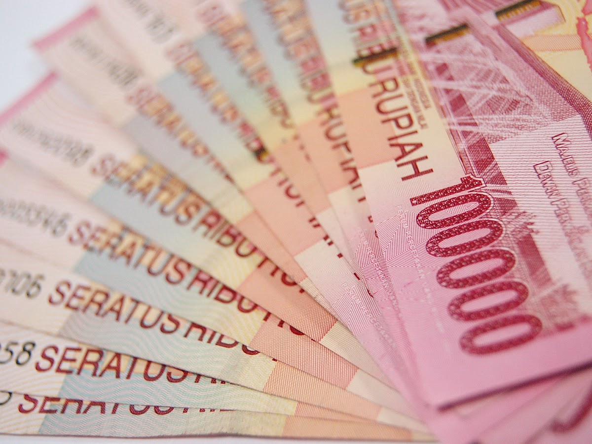 Alasan-rupiah-melemah-lensamedia.jpg