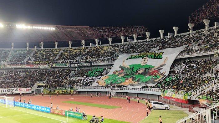 Bonek-Bonita-saat-laga-Persebaya-vs-PSS-Sleman-di-Stadion-GBT.jpg