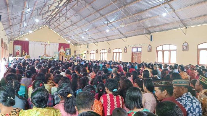 MISA-Suasana-misa-Natal-di-Paroki-StTheresia-Mbata-Minggu-25-Desember-2022.jpg