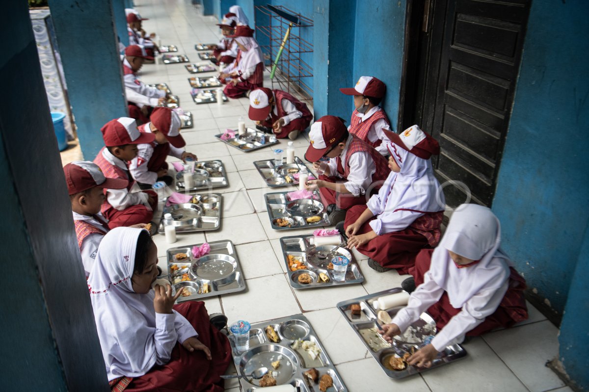 dapur-lapangan-tni-masuk-sekolah-18ob9-dom.jpg
