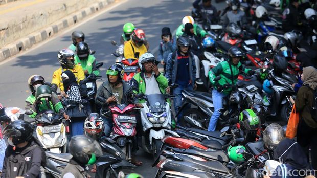 jelang-demo-ojol-masih-layani-penumpang_169.jpeg