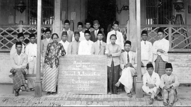 58075-foto-taman-siswa-di-bakoempai-bakumpai-kalimantan-september-1933.jpg