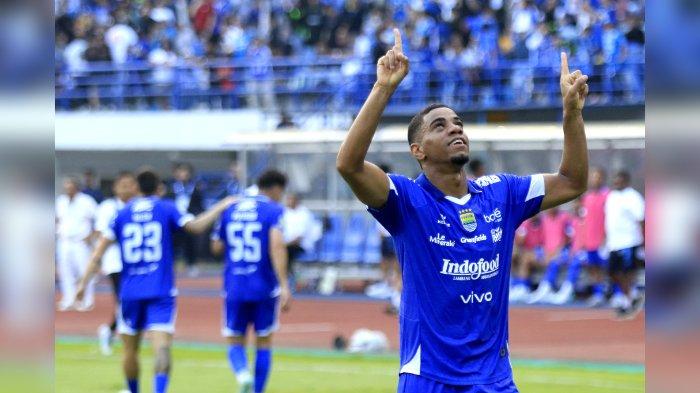 Barros-Selebrasi-Gol.jpg