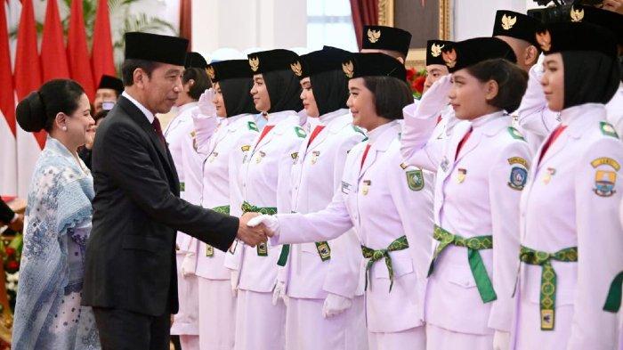 Presiden-Joko-Widodo-Jokowi-mengukuhkan-76-pelajar-menjadi-anggota-Paskibraka.jpg