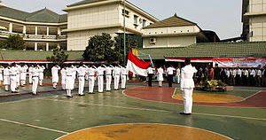 Pengibaran_Bendera_Merah_Putih,_Peringatan_Hari_Proklamasi_Kemerdekaan_Indonesia.jpg