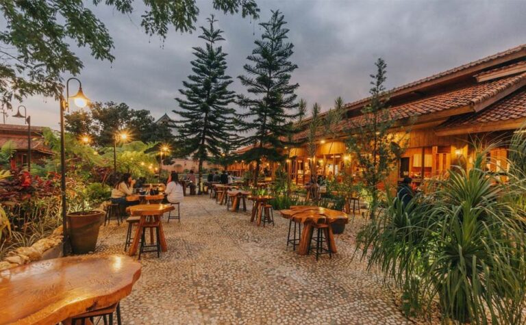 tempat-makan-di-bandung-terbaru-768x475.jpg