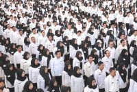 Attachment for Sosok Nurhasanah ibu 12 anak di Bone, honorer 10 tahun dapat motor dari bupati saat pelantikan PPPK