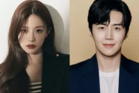 1713920757-go-yoon-jung-kim-seon-ho-01-3649410844.jpg