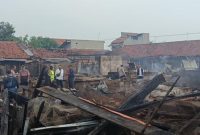 Attachment for Penjaga malam ungkap momen pertama api lahap Pasar Lemahabang, Blok B jadi titik awal kebakaran