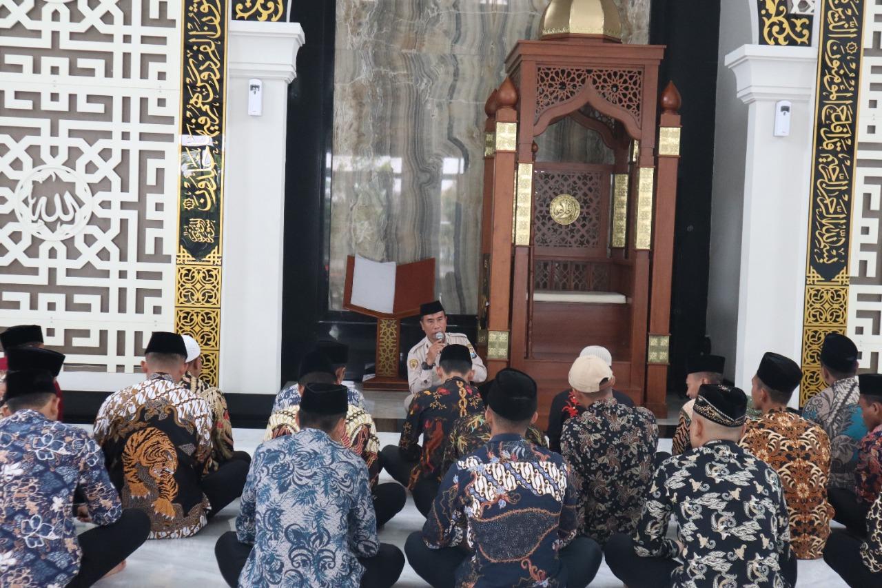 Attachment for Empati untuk korban bencana, malam Tahun Baru 2026 di Blora diisi doa bersama