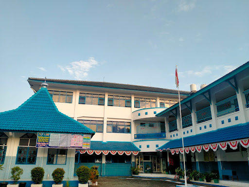 Pilih mana - SD Negeri atau SD Swasta